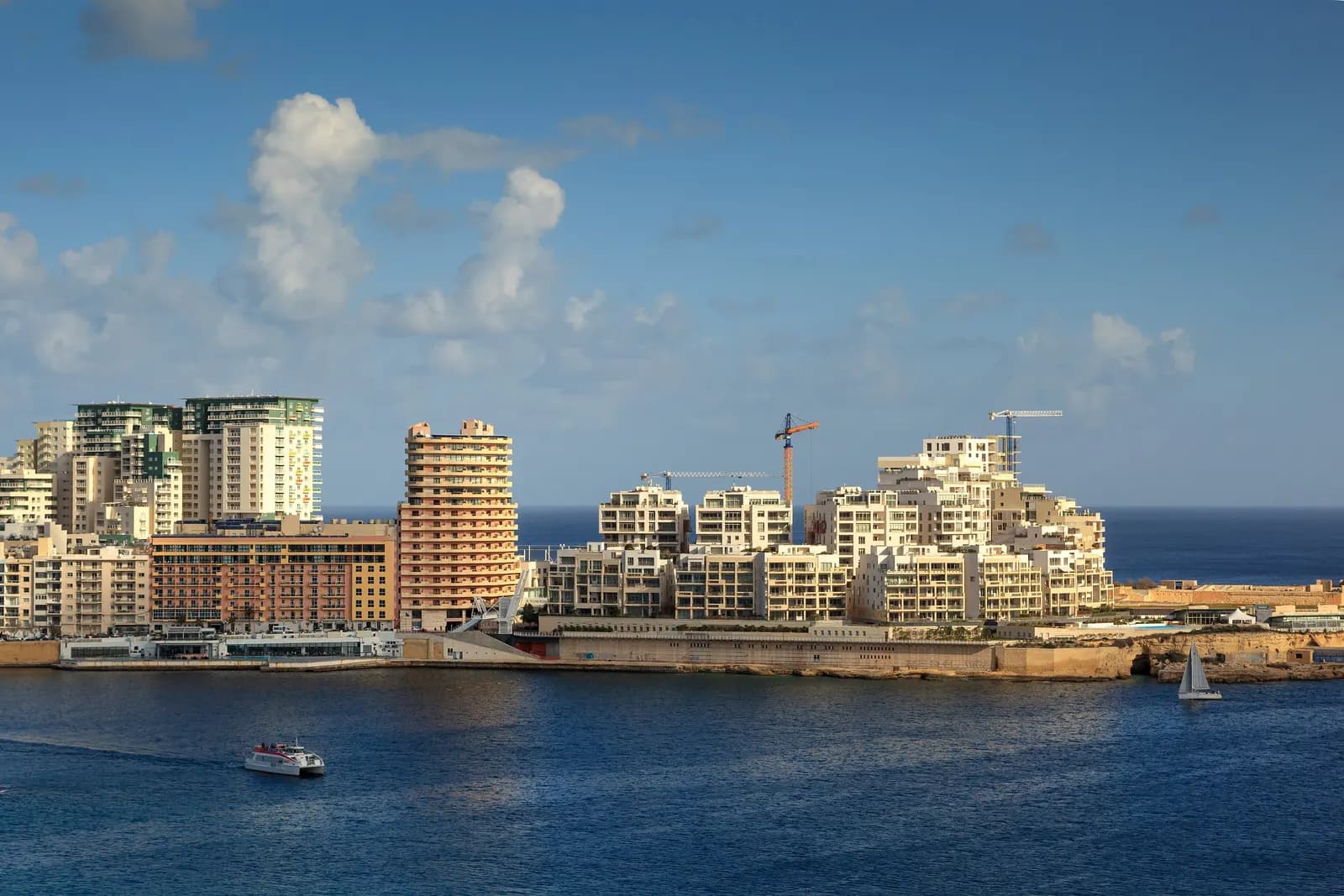 Khu nhà ở ven biển Sliema