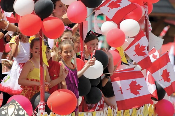 Sinh con ở Canada có được nhập quốc tịch không?